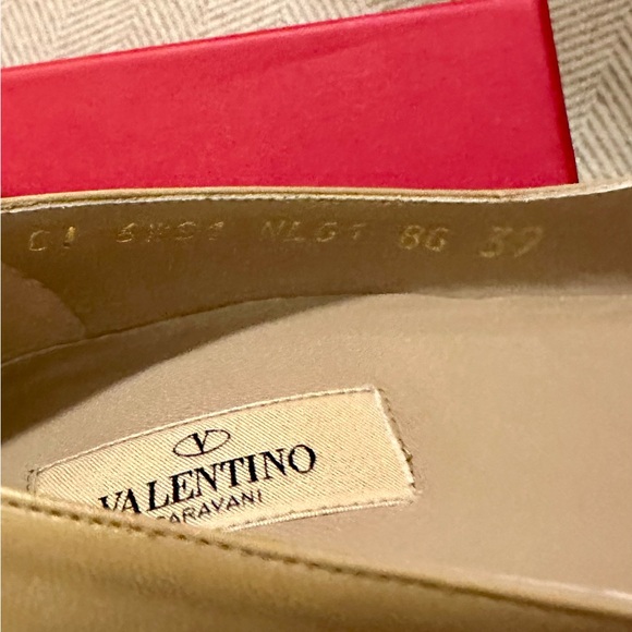 Authenticated Valentino Women's Beige Leather Heels with Flower 39 - Picture 8 of 12